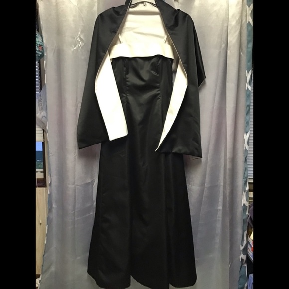 Strapless gown with shawl - Picture 2 of 6